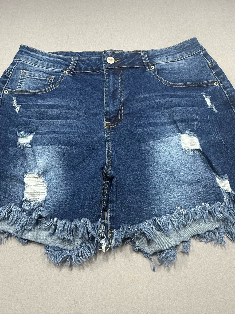 Women’s distressed Jean shorts with frayed edges size large